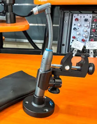 Shure - Beta 98AMP/C Mini Cardioid Condenser Microphone with A75M Microphone Mount 2
